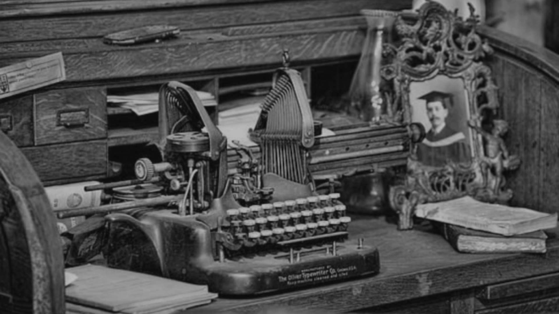 vintage typewriter BW-mask-70- 1920-1080